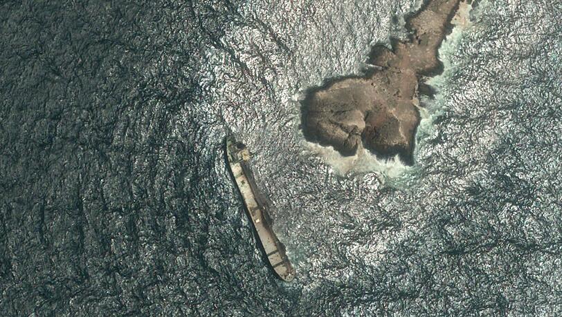 Satellitenbilder zeigen das Ausmaß der Verschmutzung durch den Tanker "Caroline Bezengi". Satellitenbilder zeigen das Ausmaß der Verschmutzung durch den Tanker "Caroline Bezengi".