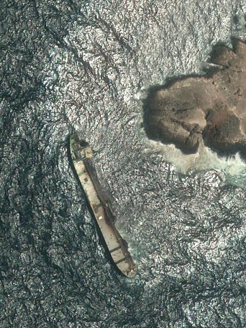 Satellitenbilder zeigen das Ausma&szlig; der Verschmutzung durch den Tanker "Caroline Bezengi".