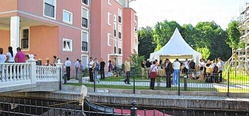 Bei strahlendem Sonnenschein kamen die schöne Architektur, das italienische Flair am Würmkanal, die kleinen Rialto-Brücken und die romantische Atmosphäre gut zur Geltung.
