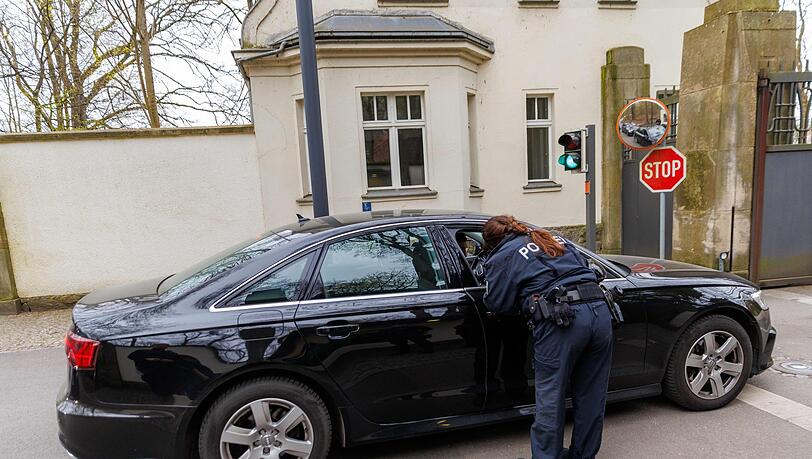 Vorfahrt an der Villa Borsig: Die Koalition ber&auml;t in Berlin &uuml;ber Ma&szlig;nahmen gegen die gestiegenen Energiepreise und &uuml;ber die anstehenden Reformen.