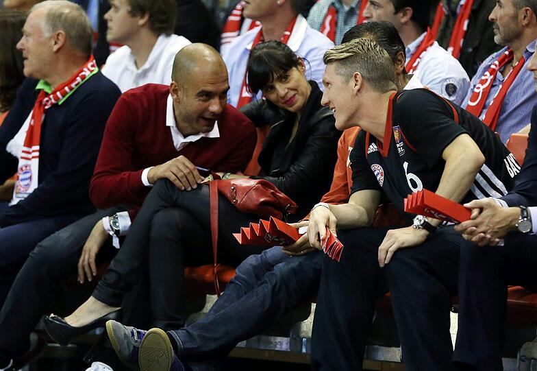 Die FC-Bayern-Fußballer im Audi Dome.