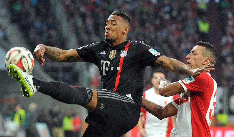 JÉROME BOATENG NOTE 2
Der Abwehrchef mit Kopfballheber über Neuer, reparierte den kleinen Bock aber selbst (18.). Stabil, mit guter Körpersprache und taktischem Auge. Der Fels hinten drin.