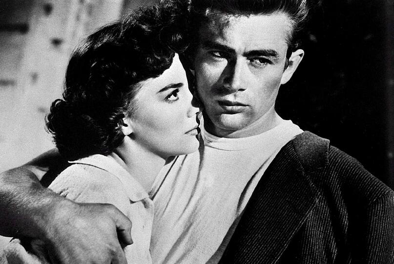 James Dean und Natalie Wood in einer Szene des Films "...denn sie wissen nicht, was sie tun"