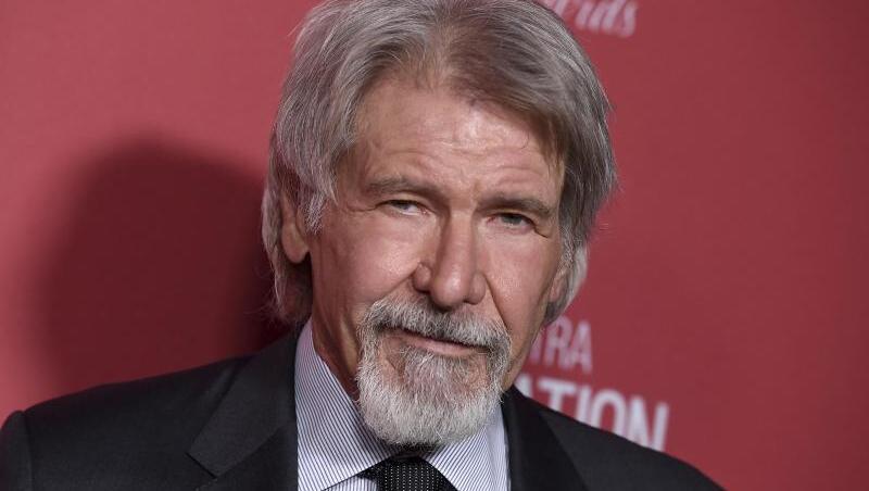 Harrison Ford schlägt sich mit dem Vierbeiner Buck durch die Wildnis von Alaska. Harrison Ford schlägt sich mit dem Vierbeiner Buck durch die Wildnis von Alaska.