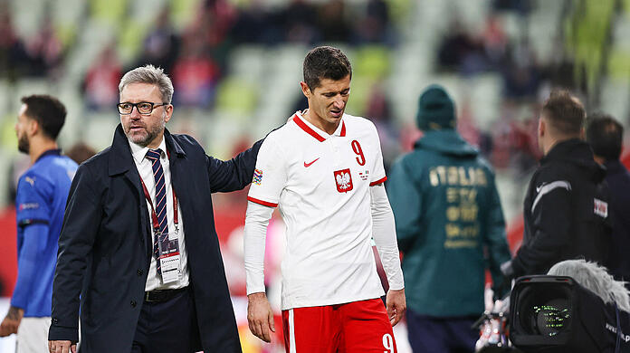 Robert Lewandowski musste gegen Italien wegen Problemen am Sprunggelenk ausgewechselt werden.