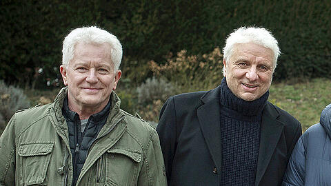 Die Schauspieler Miroslav Nemec (l.) und Udo Wachtveitl bei den Dreharbeiten zu den Jubiläumskrimis "Tatort: In der Familie" (1 und 2)