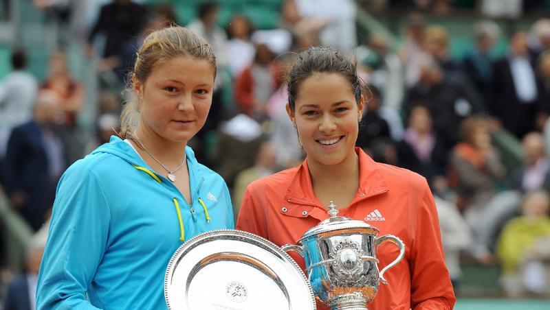 Die Siegerin Ana Ivanovic (r) und Dinara Safina bei der Siegerehrung. Die Siegerin Ana Ivanovic (r) und Dinara Safina bei der Siegerehrung.