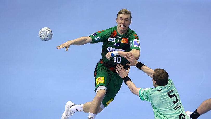 Die Magdeburger um Gisli Kristjansson (l) holten sich gegen die Füchse einen Sieg.