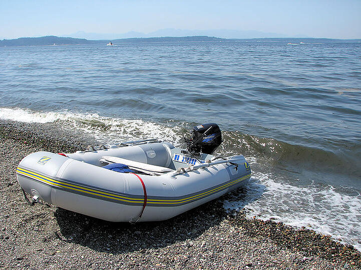 Der Mann kippte aus seinem Schlauchboot in den See (Motivbild).
