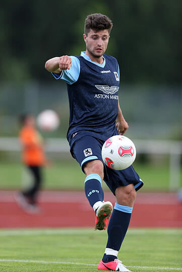 Starker Auftritt im Testspiel: In den neuen Trikots siegen die Löwen mit 4:0 gegen den MSV Duisburg.