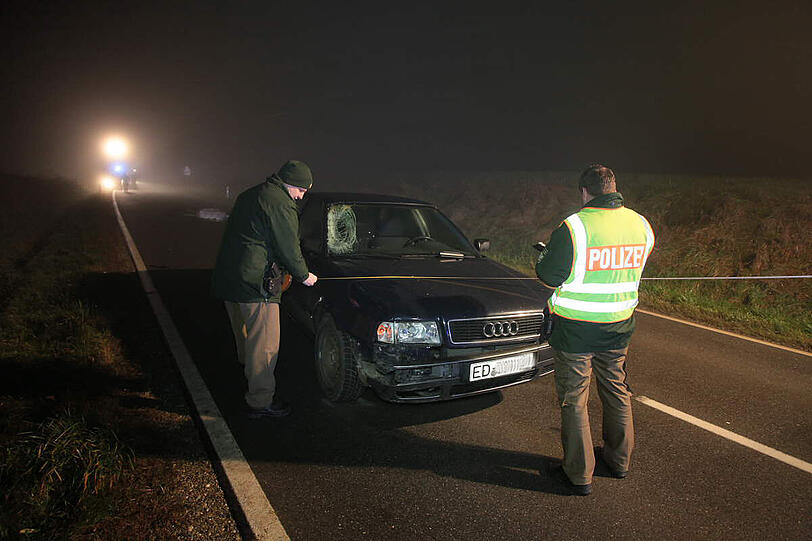 Nach dem tragischen Unfall verstirbt der 27- jährige Fußgänger noch am Unfallsort