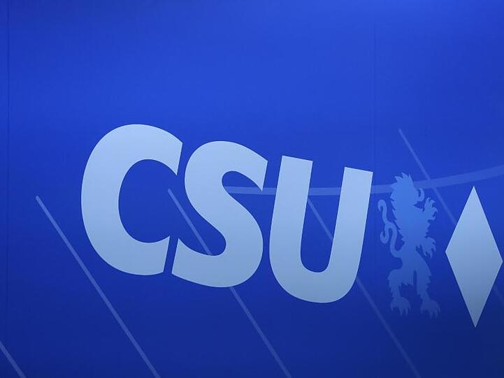 Das Logo der CSU. Foto: Daniel Karmann/dpa/Archivbild