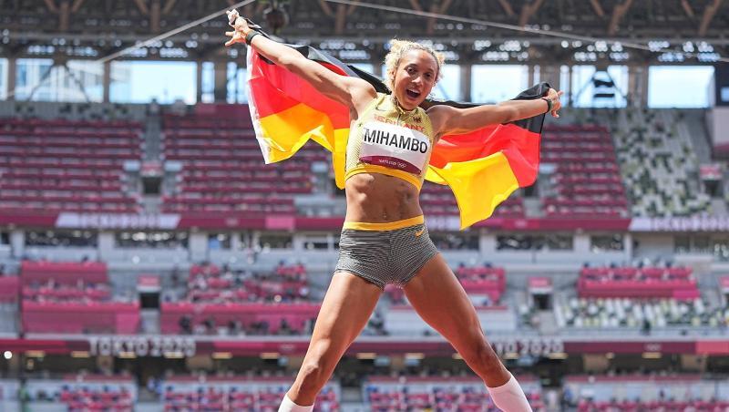 Malaika Mihambo jubelt über ihr Olympia-Gold im Weitsprung.