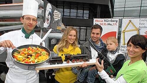 Kochen und Heimwerken sind zwei Schwerpunkte der Verbraucher-Messe Consumenta, zu der letztes Jahr 155.000 Besucher kamen. Kochen und Heimwerken sind zwei Schwerpunkte der Verbraucher-Messe Consumenta, zu der letztes Jahr 155.000 Besucher kamen.