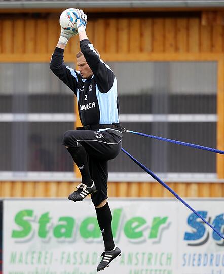 Die Löwen legen sich in Maria Taferl ordentlich ins Zeug: Bankdrücken, Übungen am Gummiseil, Lauftraining - die Bilder aus dem Trainingslager.