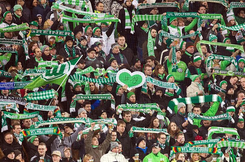 Fans, Spieler und Verantwortliche gedenken vor dem Rückrundenauftakt dem verstorbenen VfL-Profi Junior Malanda.