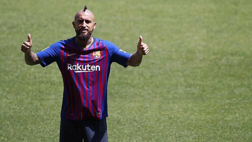 Arturo Vidal während seiner offiziellen Vorstellung im Camp Nou. Arturo Vidal während seiner offiziellen Vorstellung im Camp Nou.