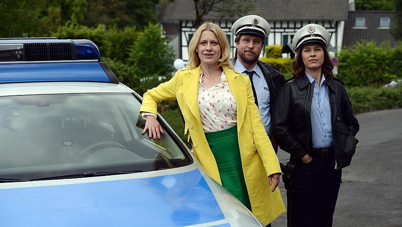 Für Sophie Haas (Caroline Peters), Dietmar Schäffer (Bjarne Mädel) und Bärbel Schmied (Meike Droste) geht es in Hengasch wieder auf Verbrecherjagd. (v.l.) Für Sophie Haas (Caroline Peters), Dietmar Schäffer (Bjarne Mädel) und Bärbel Schmied (Meike Droste) geht es in Hengasch wieder auf Verbrecherjagd. (v.l.)
