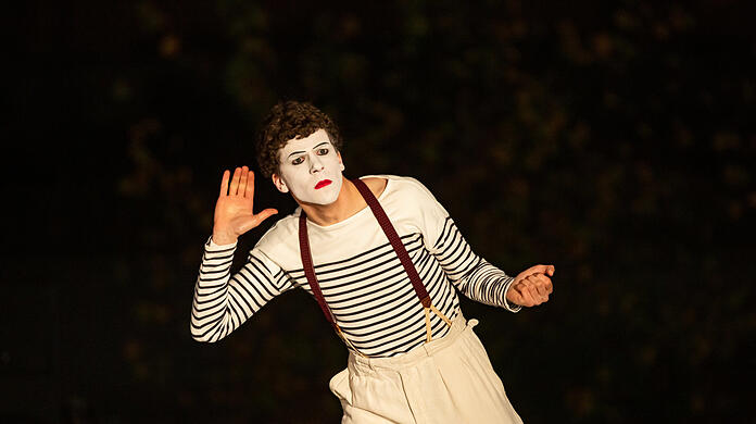 Jesse Eisenberg als junger Marcel Marceau, der uns zum Lachen brachte, als alles zum Weinen war.