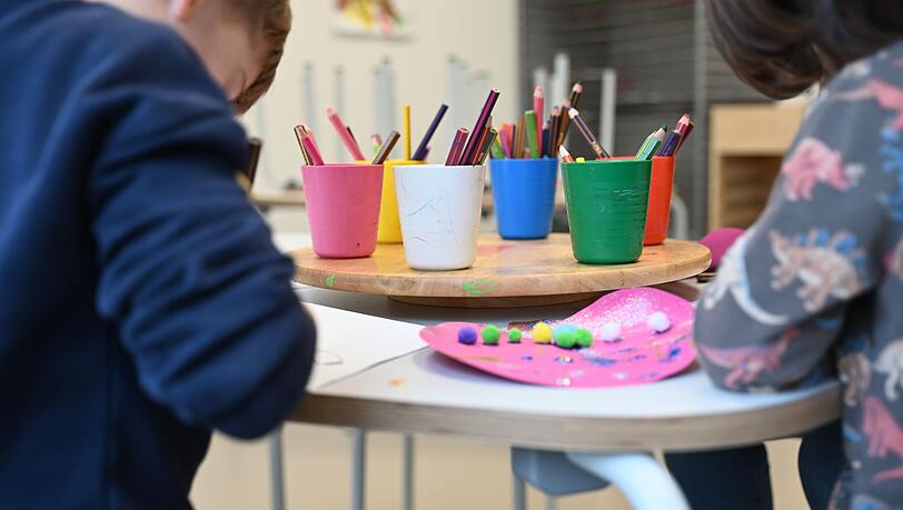 In Bayern betreuen zu wenige Fachkr&auml;fte den Nachwuchs. (Symbolbild)