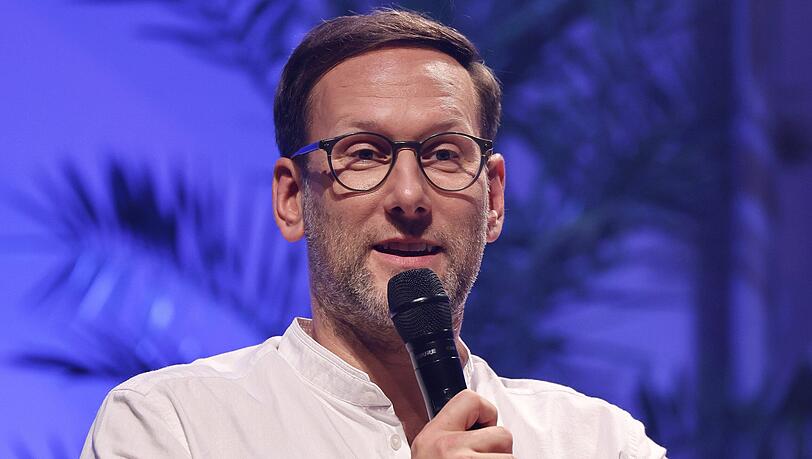 Simon Beeck &auml;u&szlig;ert sich zu den Umstrukturierungen bei RTL, die auch ihn betreffen.