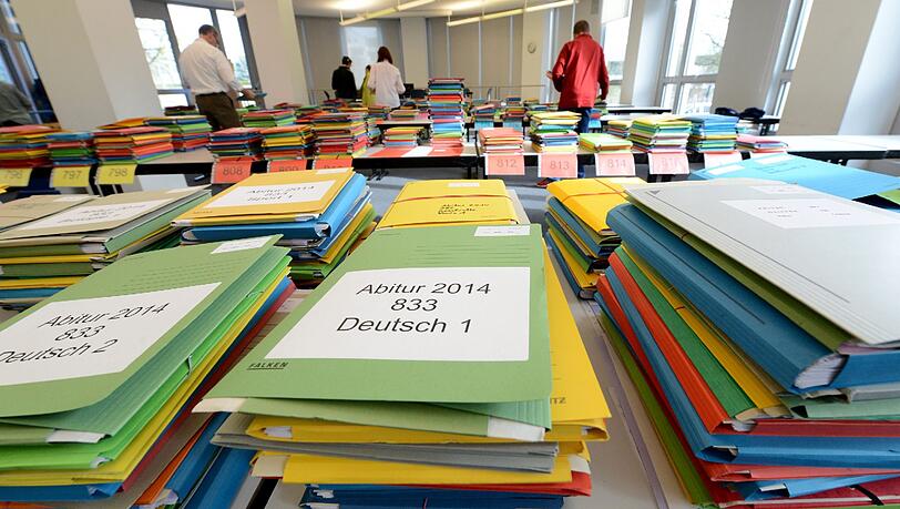 Los geht's beim Abitur heute mit Deutsch. Los geht's beim Abitur heute mit Deutsch.