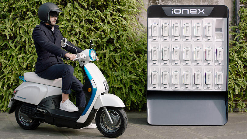 Hersteller Kymco will mit der Energiestation "Ionex" ein neues Zeitalter für Elektroroller einläuten.