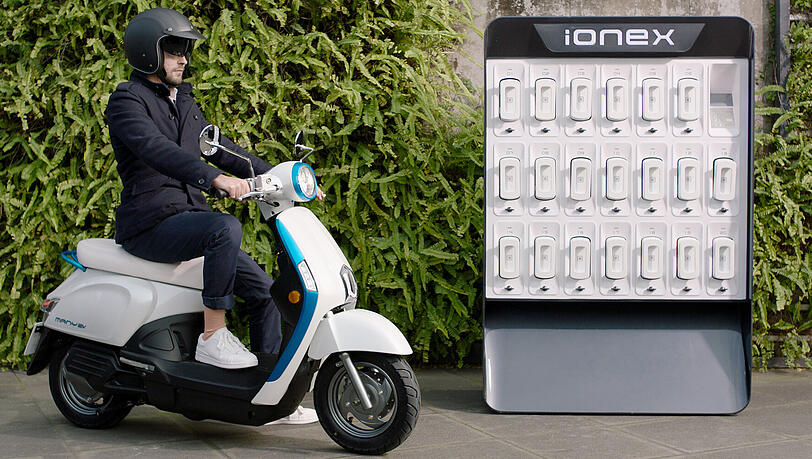 Hersteller Kymco will mit der Energiestation "Ionex" ein neues Zeitalter für Elektroroller einläuten. Hersteller Kymco will mit der Energiestation "Ionex" ein neues Zeitalter für Elektroroller einläuten.