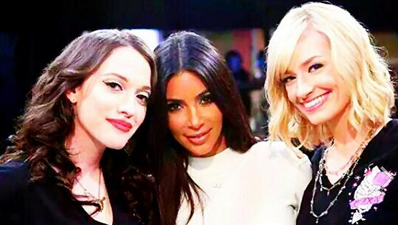 Kim Kardashian am Set von "2 Broke Girls" Kim Kardashian am Set von "2 Broke Girls"