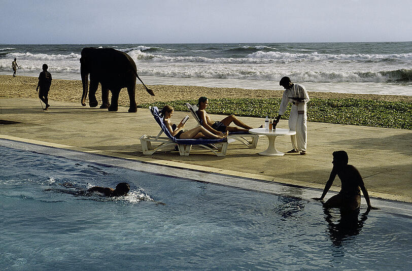 Diese Lesende fotografierte Steve McCurry 1995 auf Sri Lanka.
