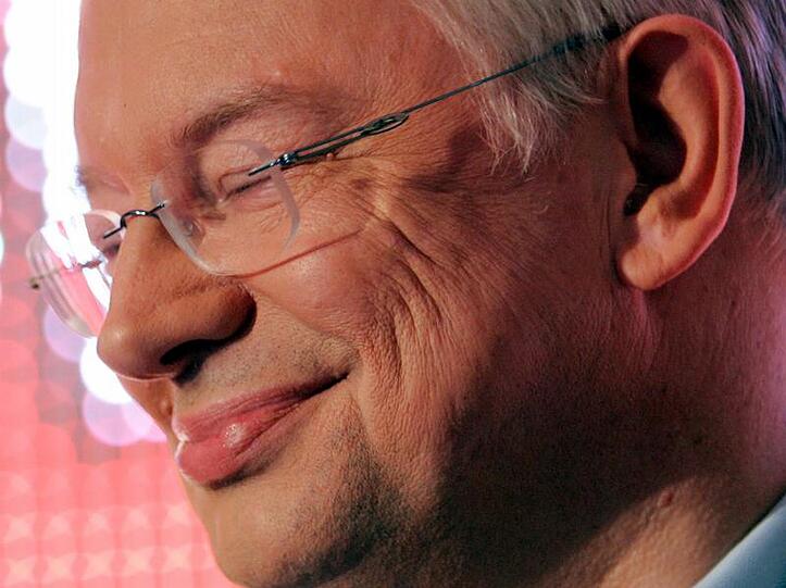 Roland Koch genießt sichtlich den Erfolg.
