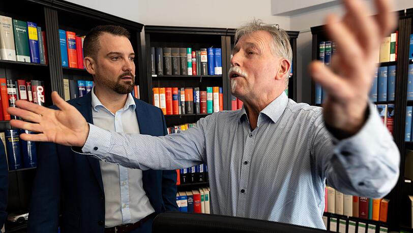 Einer der ersten Kl&auml;ger ist Joachim Alfred Wagner (r), der sich von Rechtsanwalt Daniel Kuhlmann vertreten l&auml;sst.