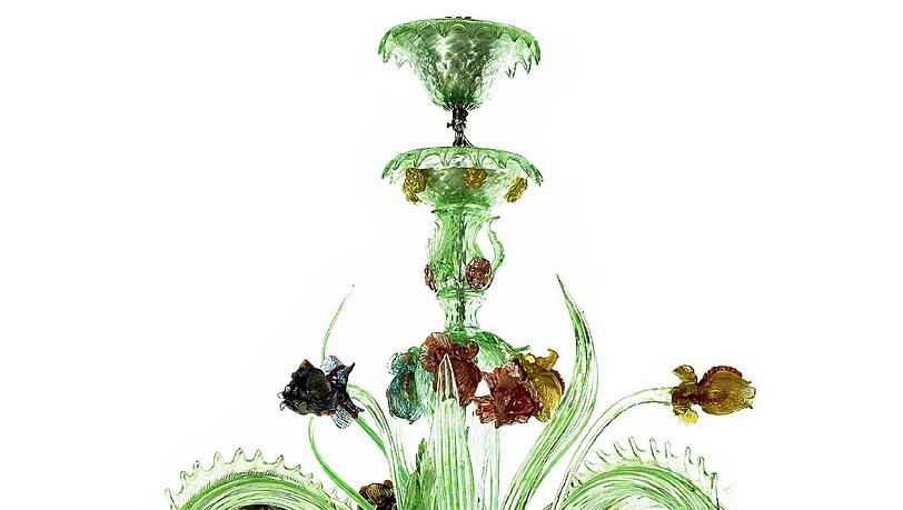 Muranoglas-Deckenleuchter, Höhe und Durchmesser jeweils 87 Zentimeter, Murano, 20. Jahrhundert, elektrifiziert für sechs Leuchtkörper. Start bei 1250 Euro. Muranoglas-Deckenleuchter, Höhe und Durchmesser jeweils 87 Zentimeter, Murano, 20. Jahrhundert, elektrifiziert für sechs Leuchtkörper. Start bei 1250 Euro.