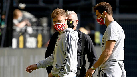 Joshua Kimmich (l.) und Leon Goretzka haben "We kick Corona" ins Leben gerufen.