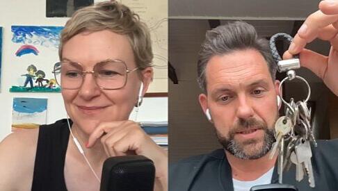Matthias Killing zeigt im Podcast "Redebedarf" den Schlüsselbund seines Vaters. Matthias Killing zeigt im Podcast "Redebedarf" den Schlüsselbund seines Vaters.