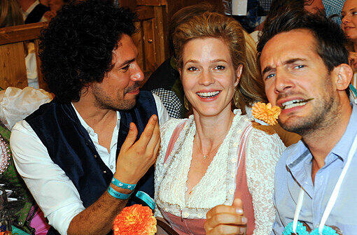 Visagist Boris Entrup mit Prinzessin Isabelle zu Hohenlohe-Jagstberg und Model David Guerre.