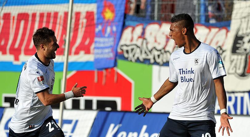RUBIN OKOTIE: NOTE:3
Hätte auch heute wieder der Matchwinner werden können. Traf in der 12.
Minute mit einer satten Direktabnahme, vergab aber in der 71. erst
einen Elfmeter und in der Schlußphase schließlich noch zwei gute
Kopfballmöglichkeiten.