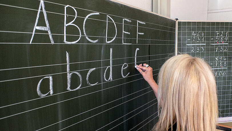 Rund vier Prozent aller Grundschüler haben Probleme mit dem Lesen, Schreiben oder Rechnen. Rund vier Prozent aller Grundschüler haben Probleme mit dem Lesen, Schreiben oder Rechnen.