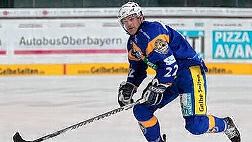 Stéphane Julien, der Kapitän des EHC, schoss den EHC gegen Augsburg mit 1:0 in Führung. Stéphane Julien, der Kapitän des EHC, schoss den EHC gegen Augsburg mit 1:0 in Führung.