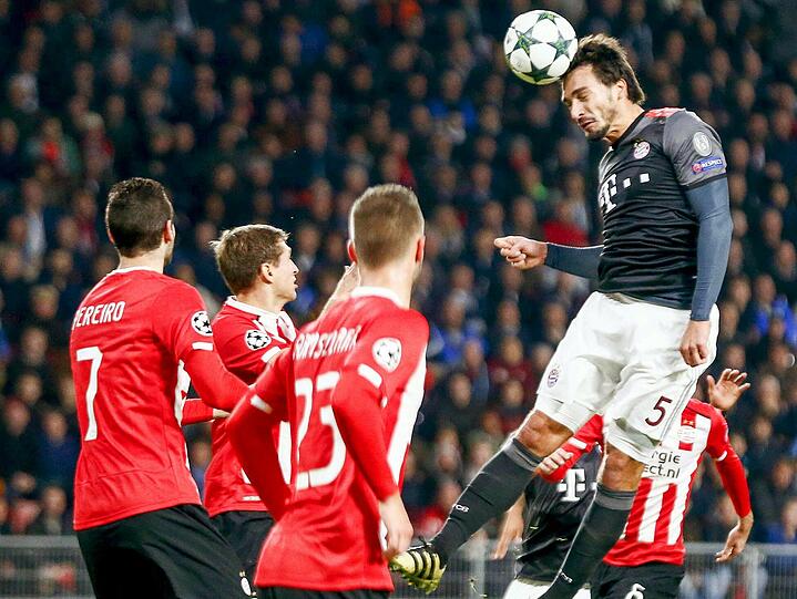 MATS HUMMELS, NOTE 3: Sah nicht gut aus beim Abpraller-Treffer der PSV zum 0:1, stand zu weit weg von der Action. Im Spielaufbau dagegen souverän. Gute Defensiv-Tackling bei einem der PSV-Konter.