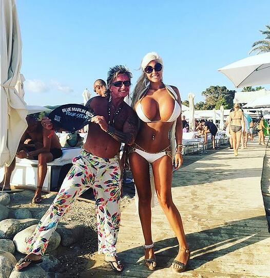 Sophia Wollersheim mit ihrem Bert auf Ibiza.