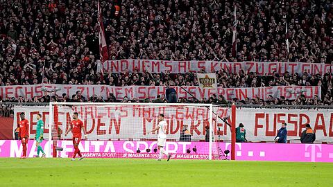 Retourkutsche für Ex-1860-Coach Ewald Lienen, der die Bayern-Fans zuletzt diffamiert hatte.