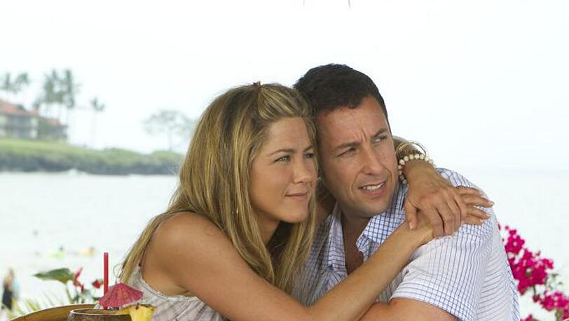 Schlechtes Timing: Als sich Danny (Adam Sandler) und Katherine (Jennifer Aniston, li.) langsam näher kommen, lässt Palmer anfragen, wann Danny sie heiraten möchte... Schlechtes Timing: Als sich Danny (Adam Sandler) und Katherine (Jennifer Aniston, li.) langsam näher kommen, lässt Palmer anfragen, wann Danny sie heiraten möchte...