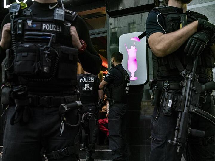 Kontrollaktion der Polizei in Berlin-Neukölln.