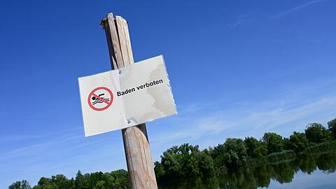 Im September wurde wegen zu vielen Fäkalkeimen Baden im Zusmarshauser Rothsee verboten. (Symbolbild)
