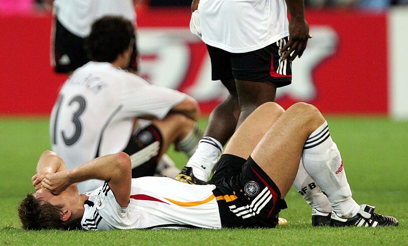 Italien holte fünf Tage später den Titel, Deutschland tröstete sich damit, eine unglaubliche WM auf die Beine gestellt zu haben.