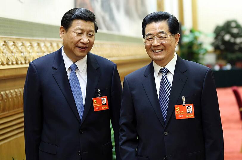 Der Alte und der Neue: Parteichef Hu Jintao (rechts) und sein Nachfolger Xi Jinping