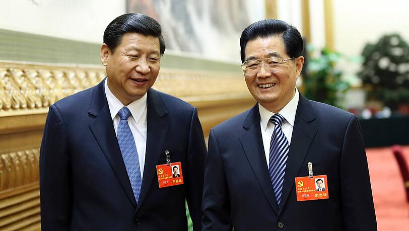 Der Alte und der Neue: Parteichef Hu Jintao (rechts) und sein Nachfolger Xi Jinping Der Alte und der Neue: Parteichef Hu Jintao (rechts) und sein Nachfolger Xi Jinping