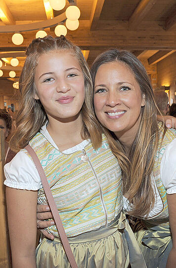 Dana (r.) und Emma Schweiger