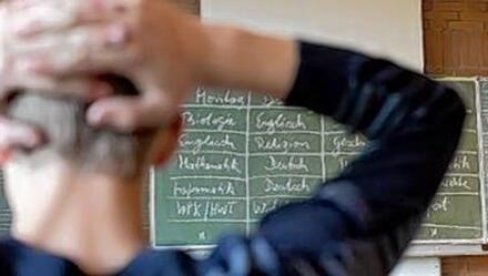 Wie soll ich das nur schaffen? In der Mittel- und Oberstufe wächst der Schulstoff vielen über den Kopf. Wie soll ich das nur schaffen? In der Mittel- und Oberstufe wächst der Schulstoff vielen über den Kopf.